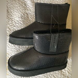 NWT 7.5 Juicy Couture Sparkling Sequence Black. Clean and new.